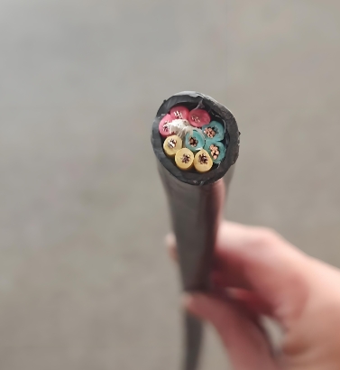 講解水冷電纜的性能和特點(diǎn)有哪些.jpg 講解水冷電纜的性能和特點(diǎn)有哪些.jpg